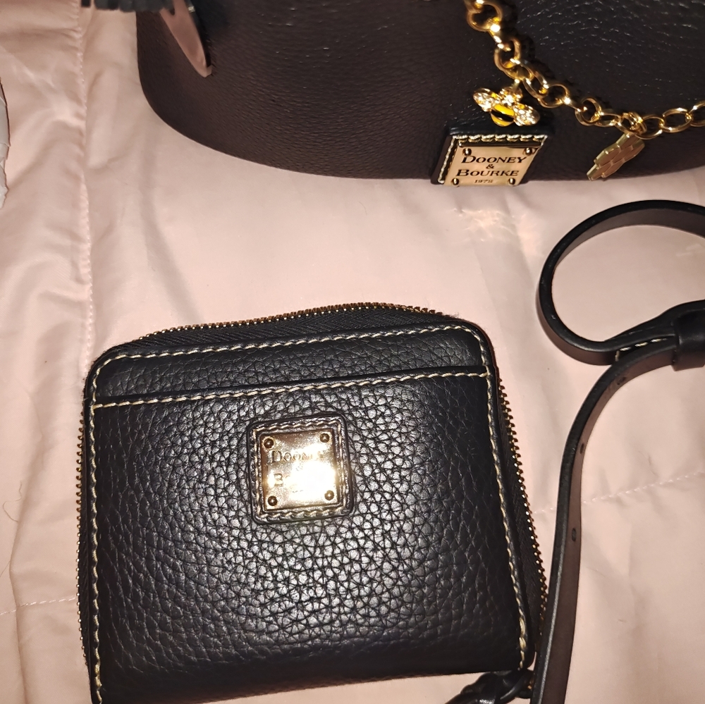 Dooney & Bourke Black Leather Women's Bag
